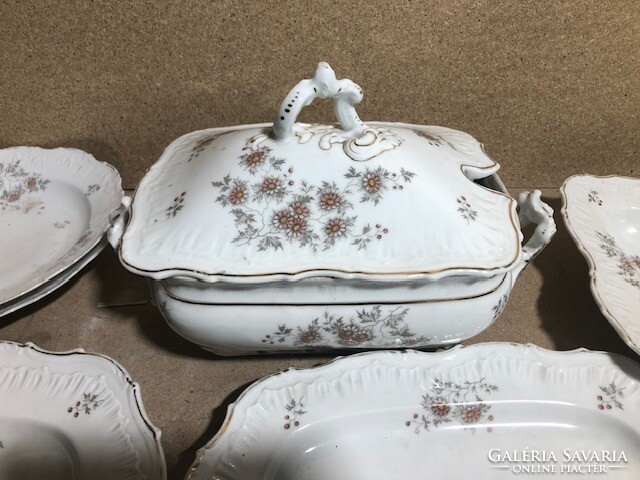 Viktóriánus korabeli angol porcelán , 6 db, leveses, húsos kinálók. 2051