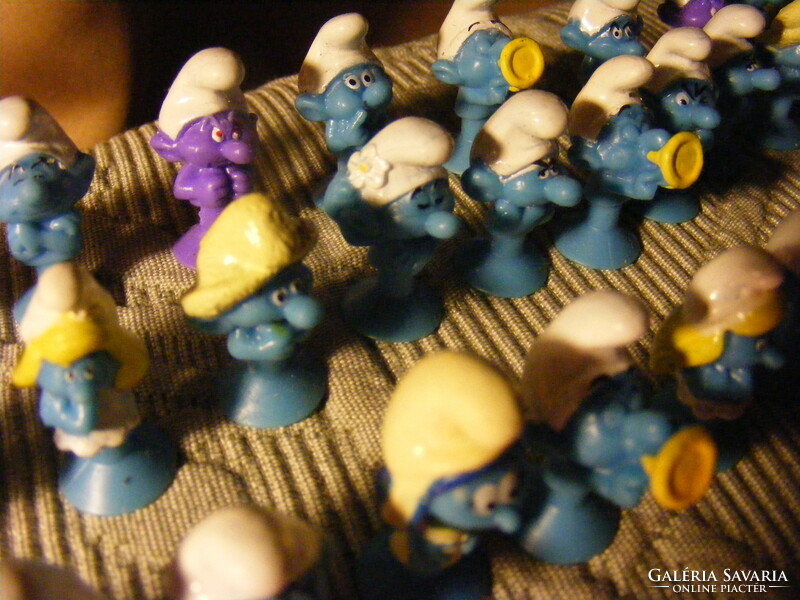 50 Stikeez figures of Huppies and Dwarves