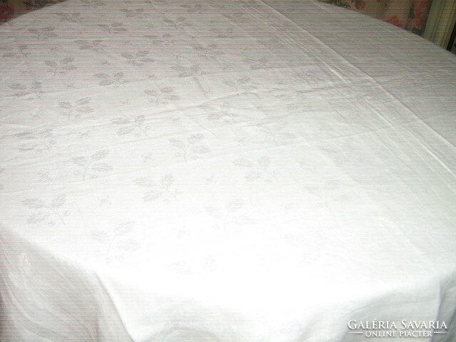 Beautiful antique leaf circle floral damask tablecloth