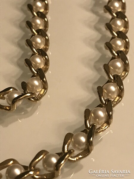 Gyöngysor aranyozott láncszemekbe fogatott gyöngyökből, 60 cm hosszú
