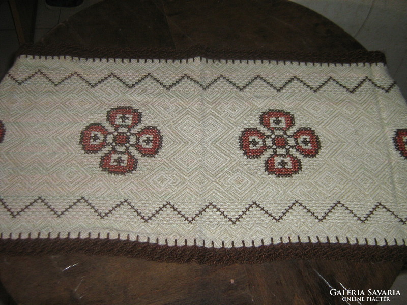 Beautiful brown patterned embroidered cross-stitch crochet edge woven tablecloth runner