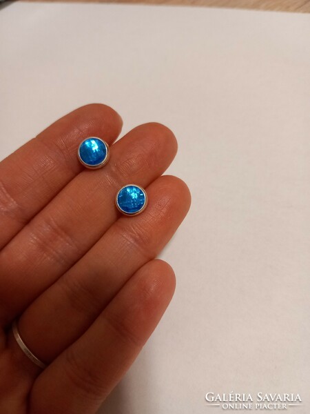 Beautiful silver earrings decorated with a briolette cut stone