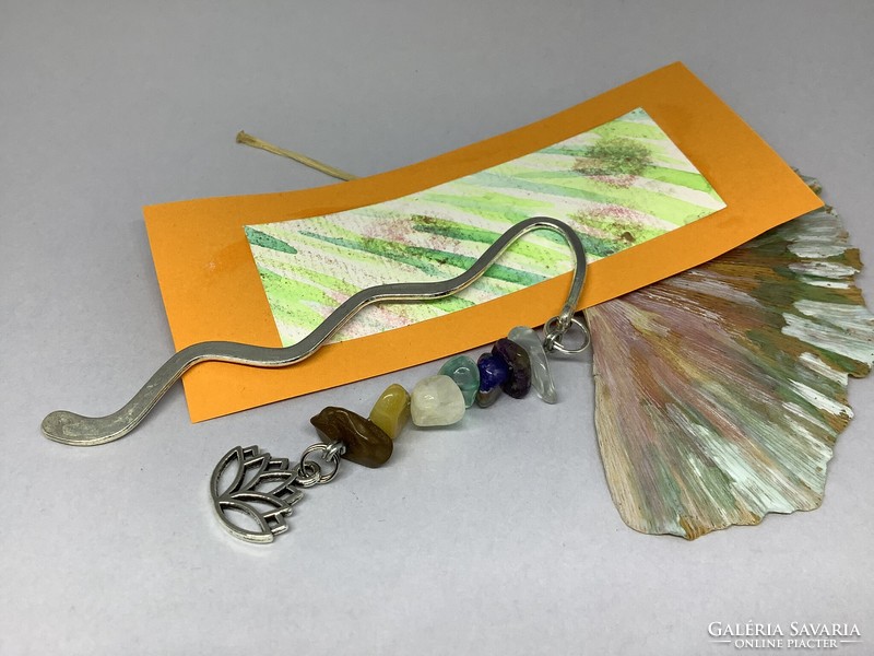Bookmark in 2:1, not just for bookworms! A great gift for all ages along with a good book