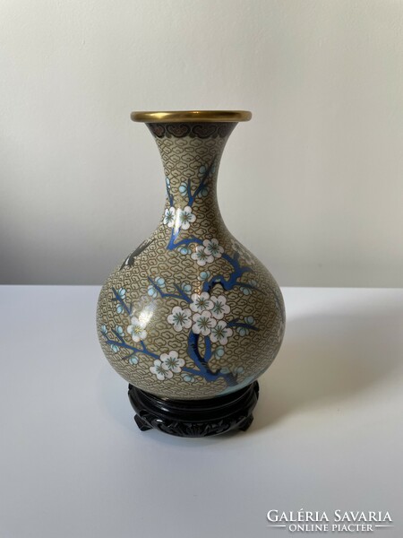 Chinese compartment enamel vase