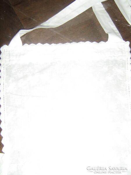 Beautiful white light madeira pocket apron