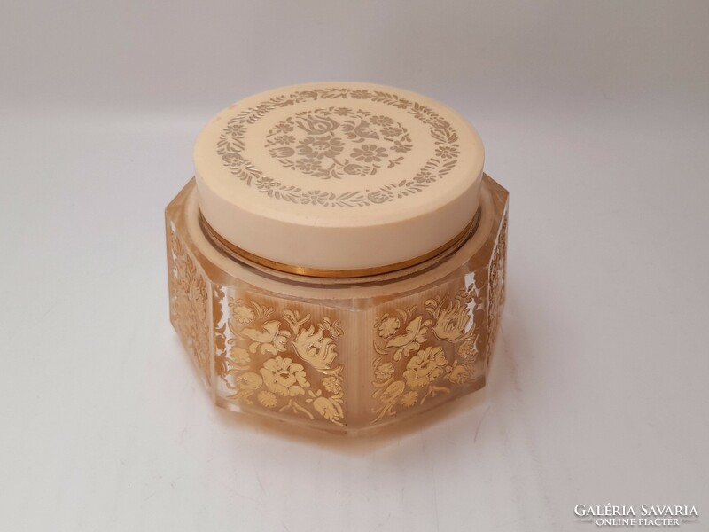 Music box with lid