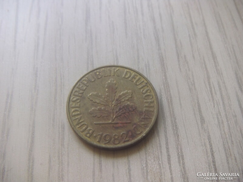 10   Pfennig   1982   (  F  )    Németország