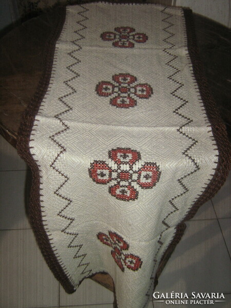 Beautiful brown patterned embroidered cross-stitch crochet edge woven tablecloth runner