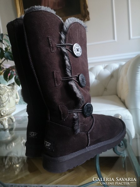 Ugg 39 sheepskin suede boots