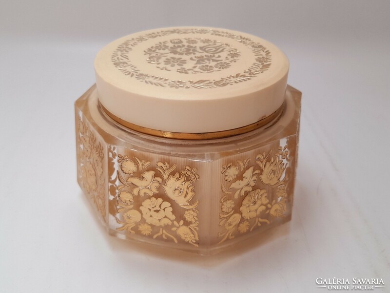 Music box with lid
