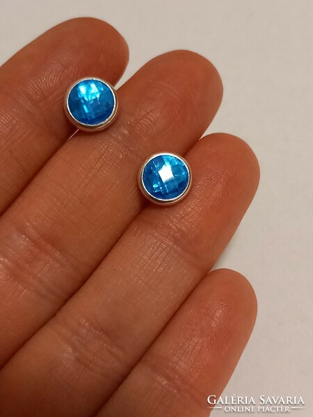 Beautiful silver earrings decorated with a briolette cut stone