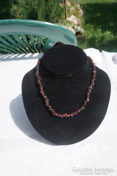 Garnet 40 cm necklace made of broken and polished semi-precious stones for sale.