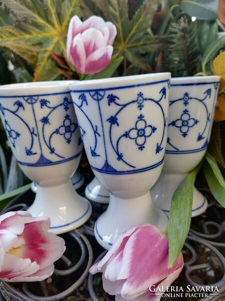 5 porcelain cups with a blue pattern