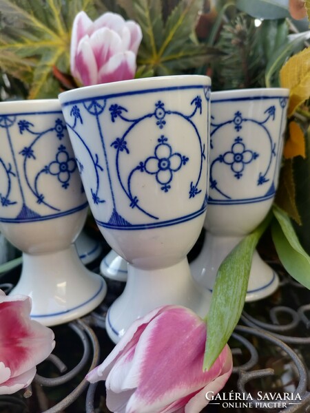 5 porcelain cups with a blue pattern