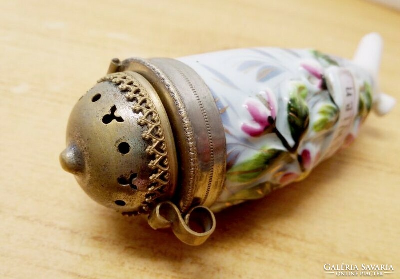 Viennese floral porcelain pipe head with a copper pattern and a copper cap from Austria