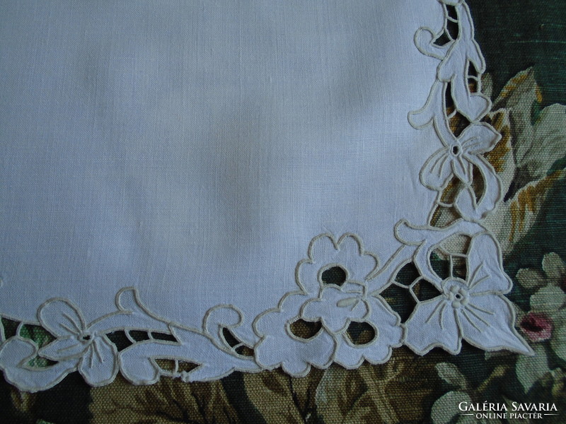Decorative embroidered tablecloth, napkin. 42 X 30 cm.
