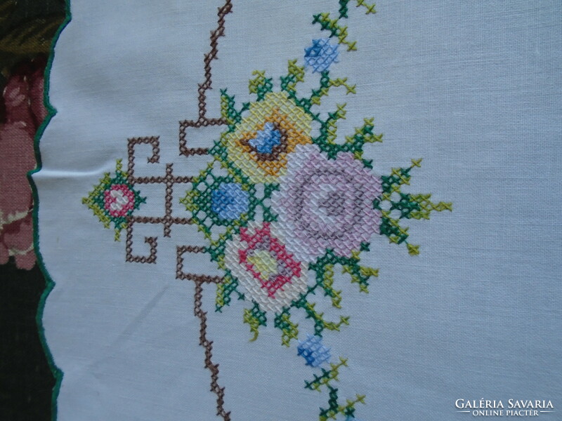 43.5 Cm. Cross-stitch tablecloth, center of the table.