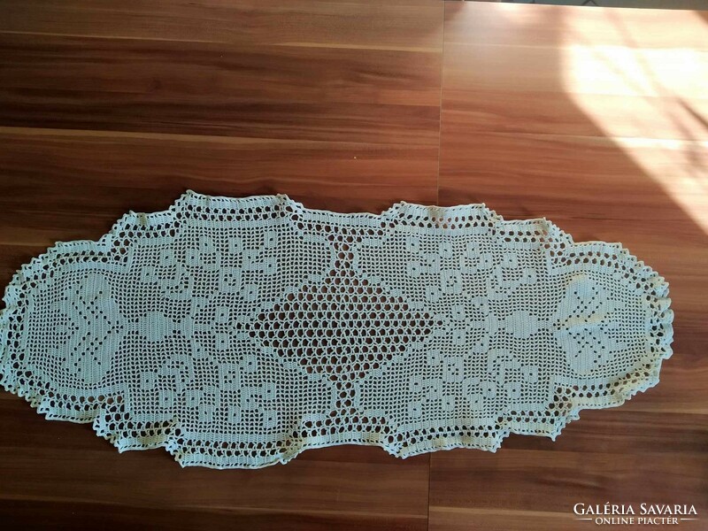 Régi nagyon szép horgolt terítő, asztalközép, mérete: 96 cm x 30 cm