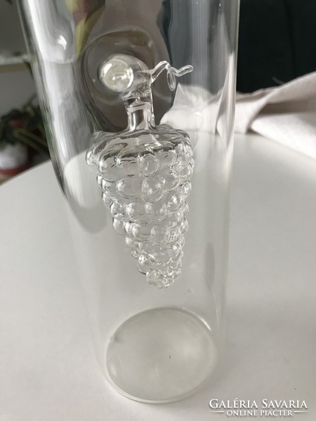 Díszüveg különleges üvegbe fújt szőlő fürttel