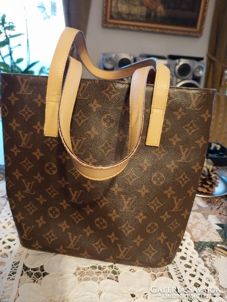 Louis Vuitton elegáns bőrtáska