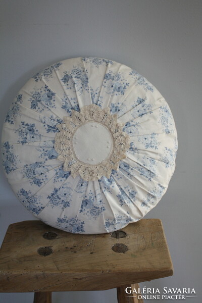Floral-patterned rosy country blue round cushions - they are beautiful