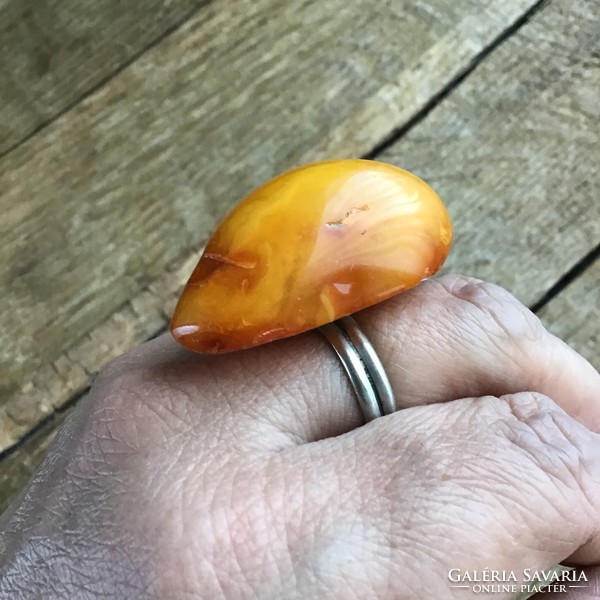 Régi nagy méretű borostyánköves gyűrű