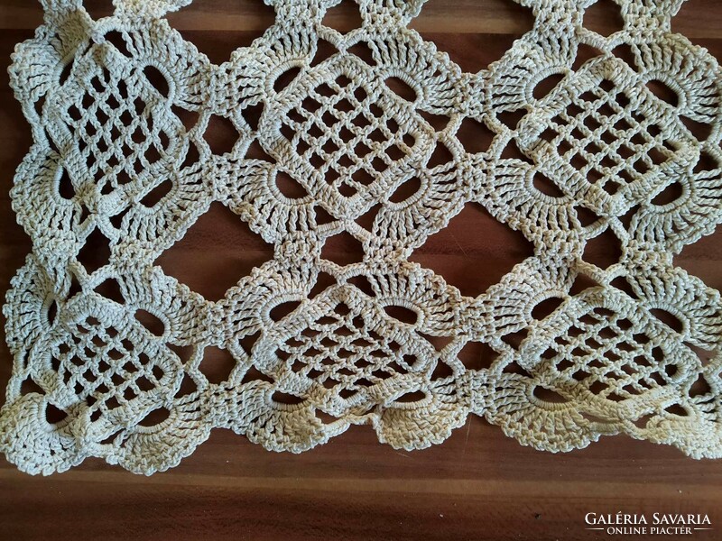 1 old very beautiful crocheted tablecloth, size: 52 cm x 52 cm