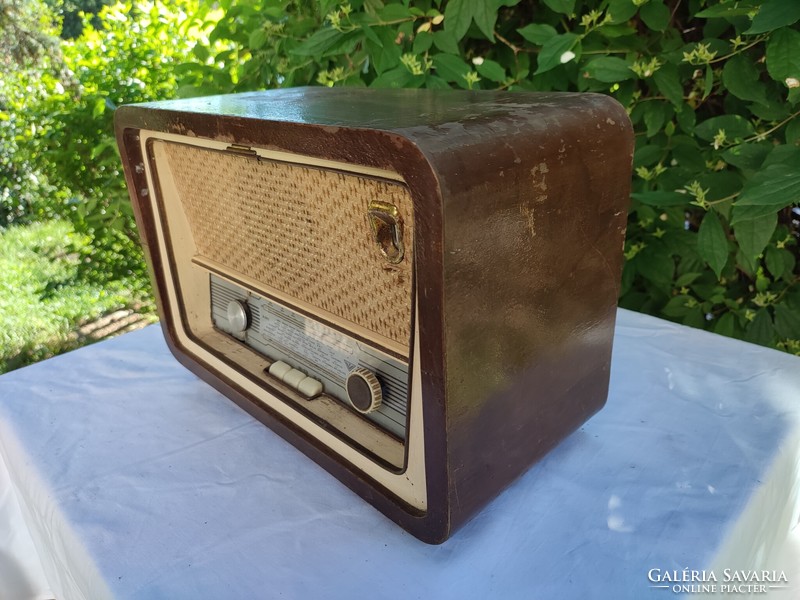 Vadásztölténygyár R 999 F régi rádió