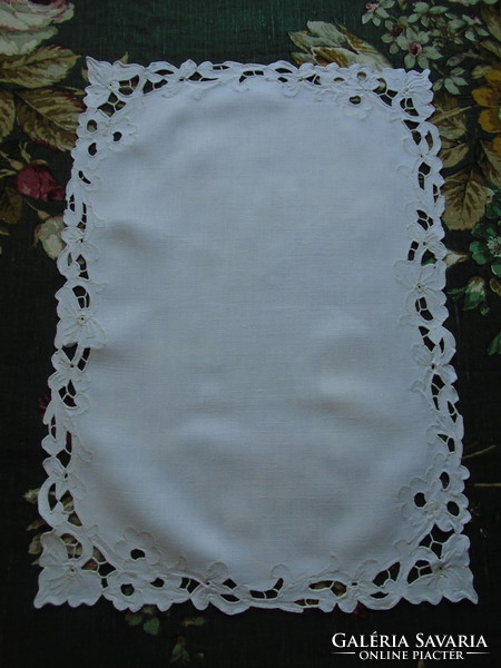 Decorative embroidered tablecloth, napkin. 42 X 30 cm.