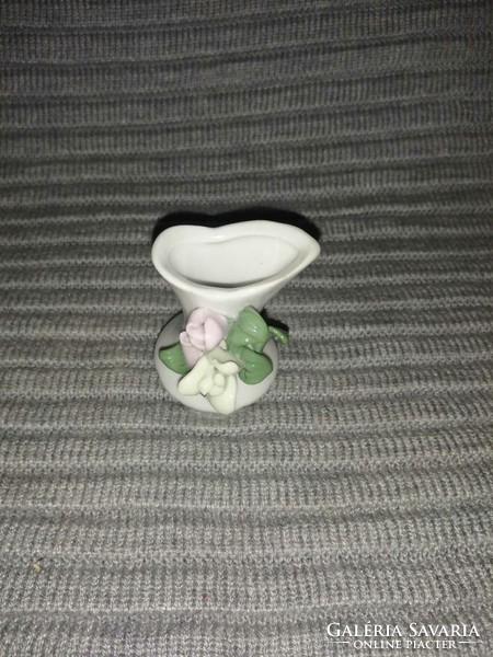 Tiny porcelain vase 7 cm (1)