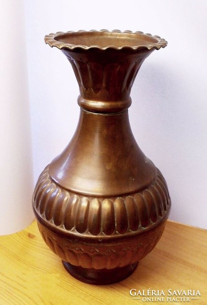 Kézműves vörösréz váza, ritka egyedi darab a hangulatos enteriőrhöz