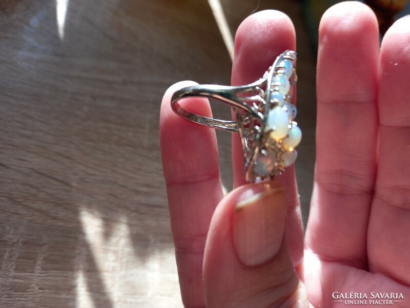 Valódi modern ausztrál nemes opál ezüstgyűrű fehérarannyal 8.5