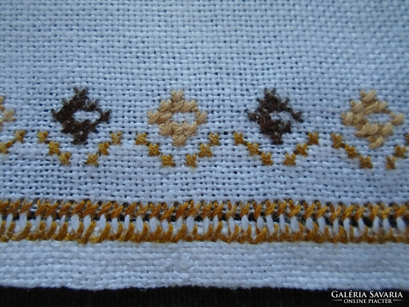 44 X 20 cm cross stitch tablecloth, dish cloth.