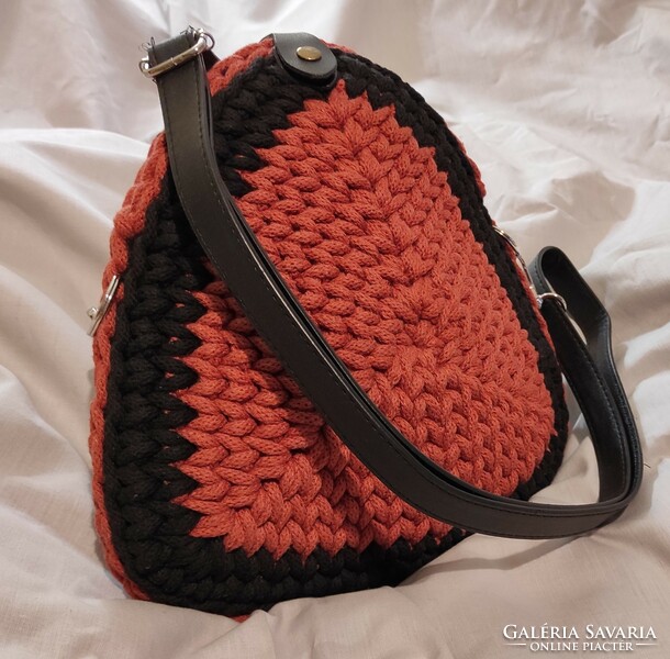 Crocheted triangular bag