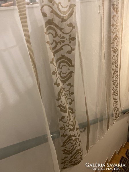 Curtain with an elegant pattern