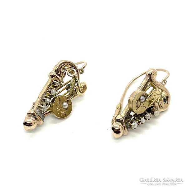 4341. Biedermeier gold earrings with pearls