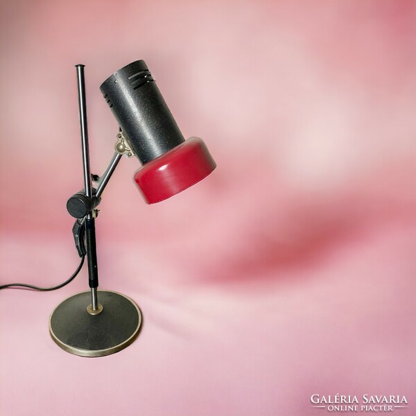 Retro design table lamp