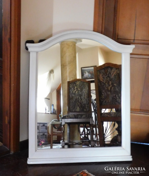 Large mirror in a white wooden frame (101x84 cm