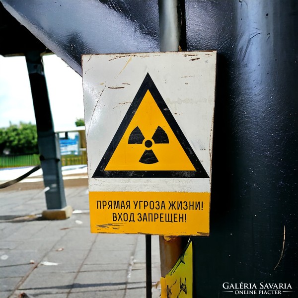 Retro, loft, industrial design sugárzásveszély figyelmeztető tábla