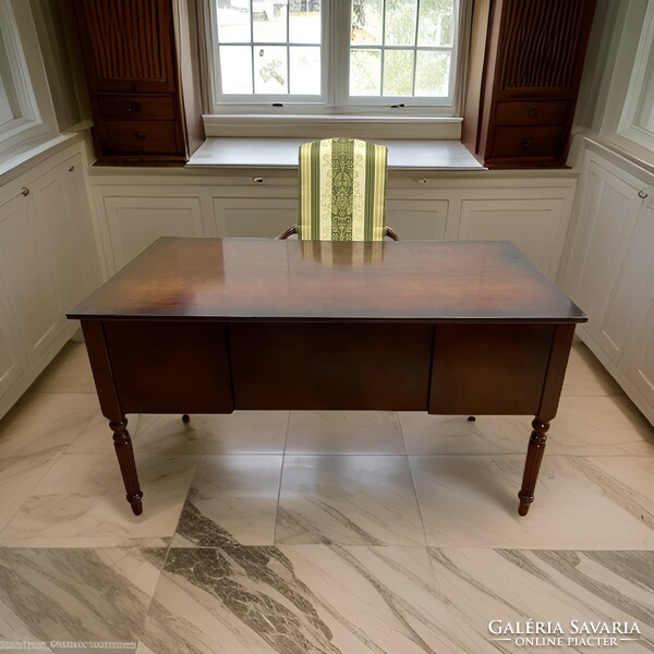 4 fiókos térbe állítható klasszikus stílusú íróasztal
