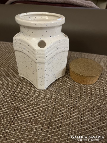 Very nice garlic holder with cork cap. 15X 10x 10 cm in size.