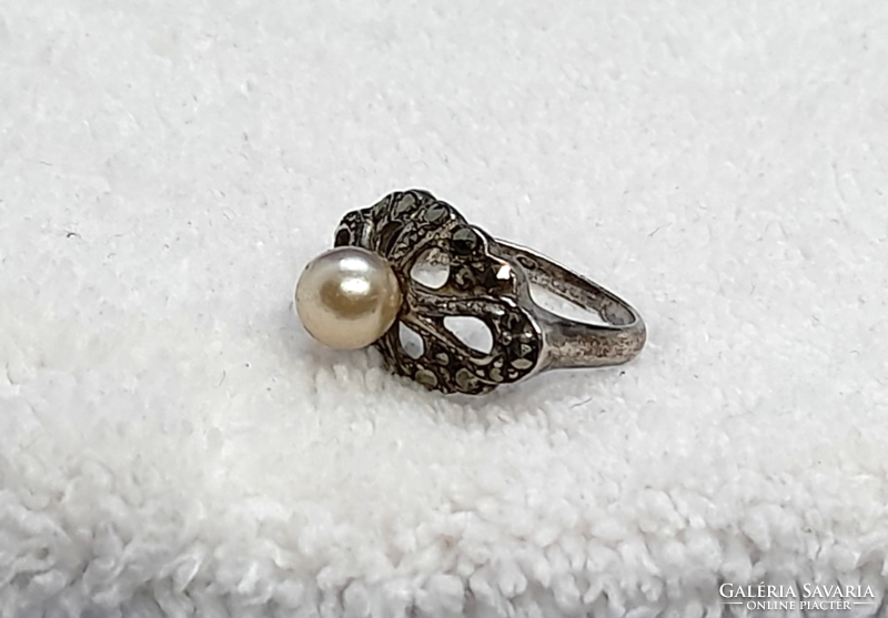 Régi ezüst gyűrű markazittal és gyönggyel