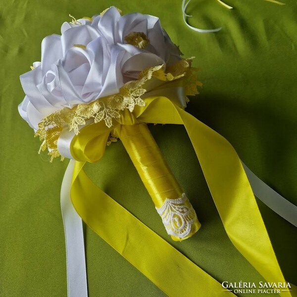 Wedding mcs40 - bridal bouquet of snow-white and yellow satin roses