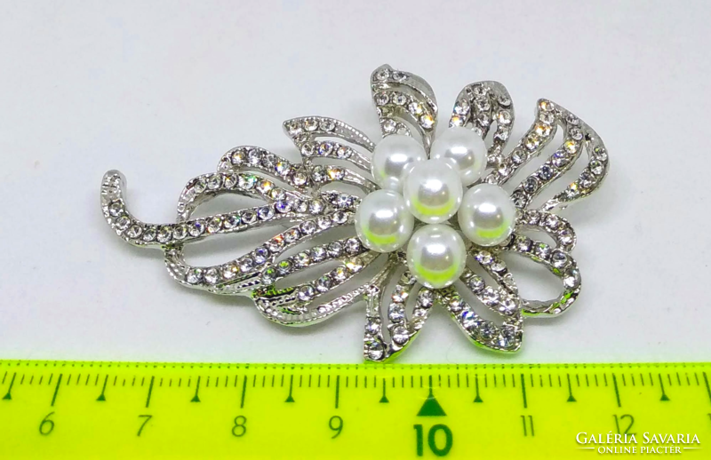Silver-plated socket clear crystal, white pearl brooch 9