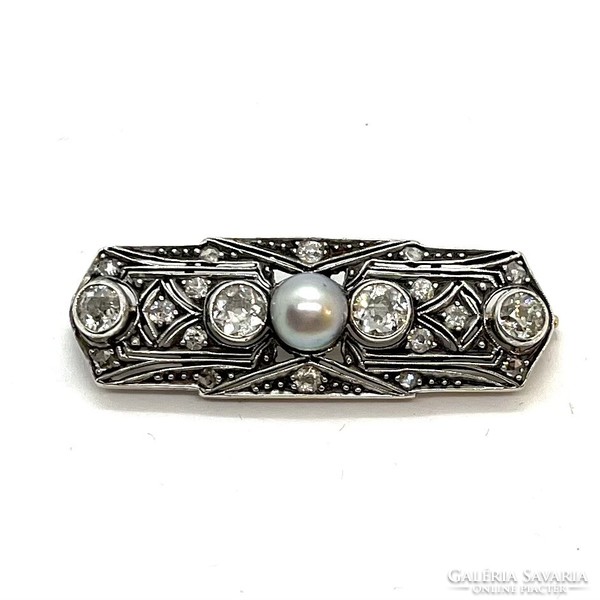 4292. Art deco brooch with diamonds and pearls