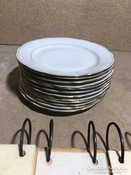 Csehszlovák porcelán lapos tányárok, 12 db, 22 cm-es. 2077