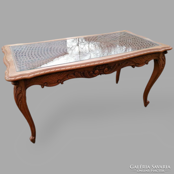 Neo-baroque coffee table