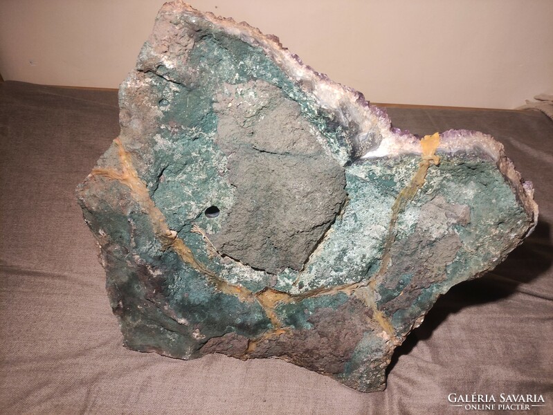 27 kg ametiszt ásványtelep  geoda   34*42cm