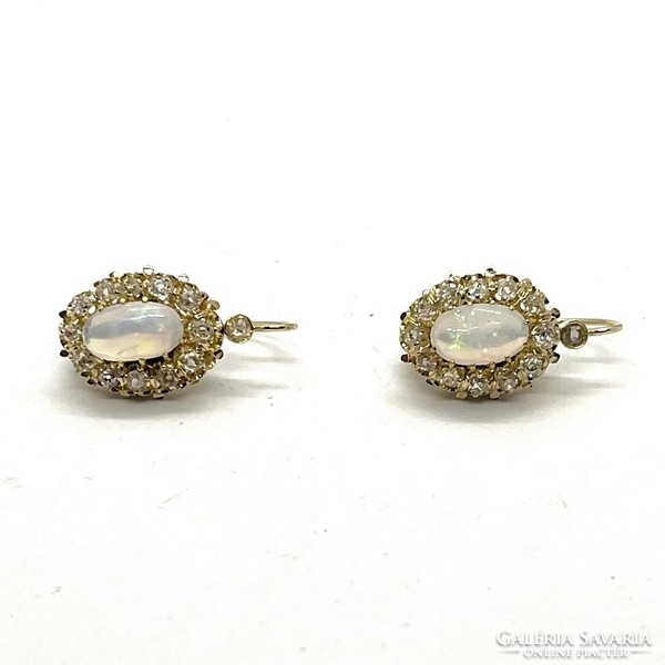 3780. Art deco earrings with diamonds and opal