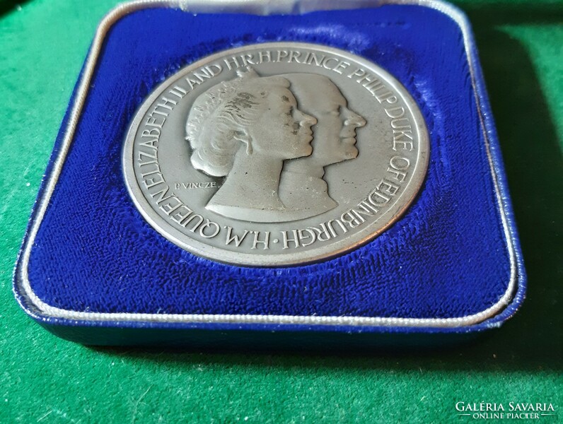 Pál Vincze: ii. Elizabeth's silver wedding, 1947-1972, silver medal in box